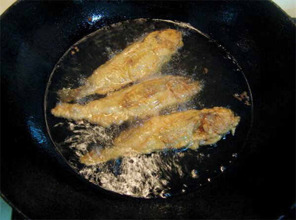 小黄鱼怎么做，快速油炸小黄鱼味美食鲜