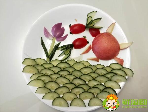 荷花水果拼盘简单做法，金鱼和乌龟荷花水果拼盘组合