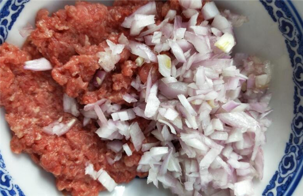 牛肉汉堡的做法和配料的做法,牛肉汉堡最正宗的做法